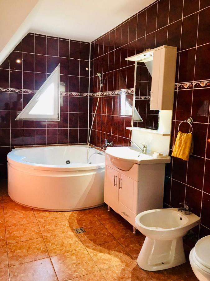 Vila Ekooos Braşov Exteriör bild