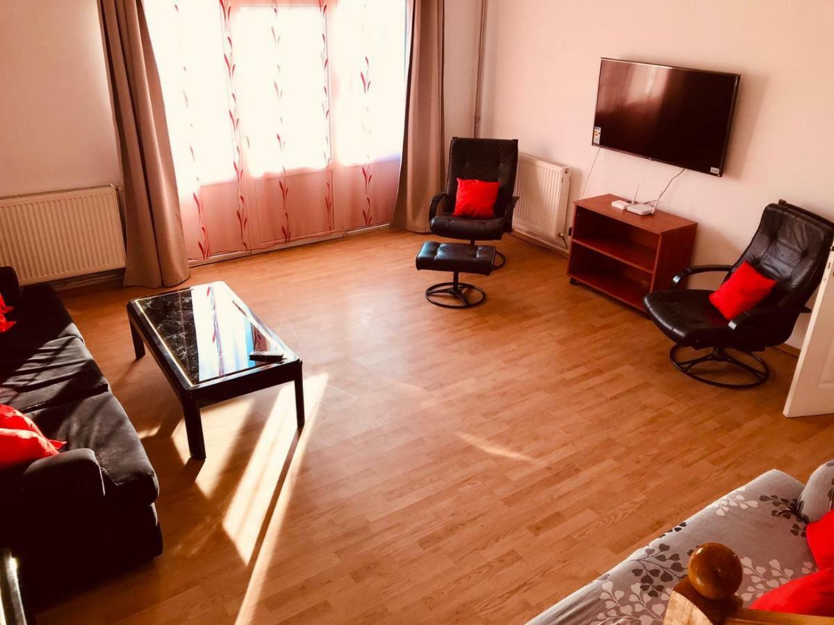 Vila Ekooos Braşov Exteriör bild